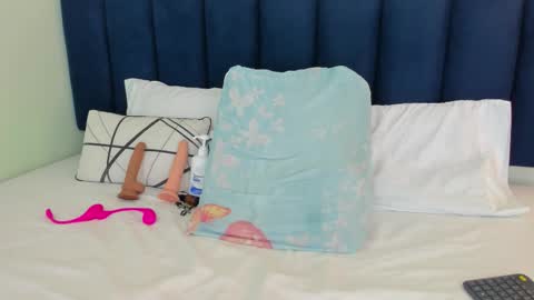 sophieturner_mg online show from 11/11/25, 07:25