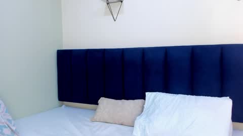 sophieturner_mg online show from 04/18/26, 07:18