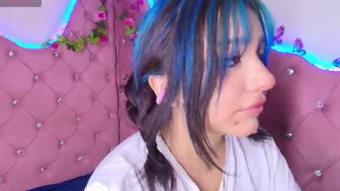 Snapshot of sophievv chatting on 04/17/26, 07:39 Sophie online show from 04/17/26, 07:39