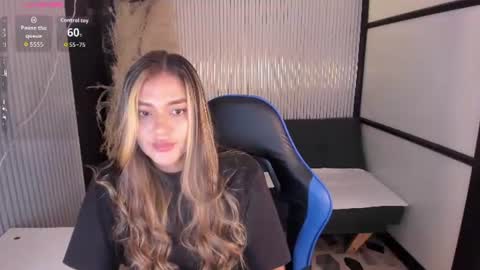 Snapshot of sophiewatson_ chatting on 06/18/26, 01:59 sophiewatson_ online show from 06/18/26, 01:59