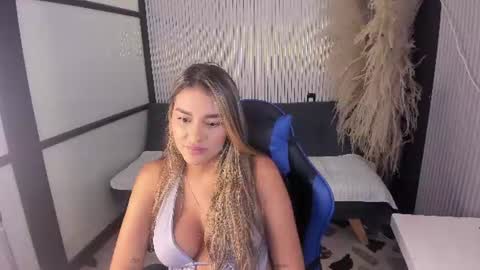 Snapshot of sophiewatson_ chatting on 06/24/26, 02:05 sophiewatson_ online show from 06/24/26, 02:05