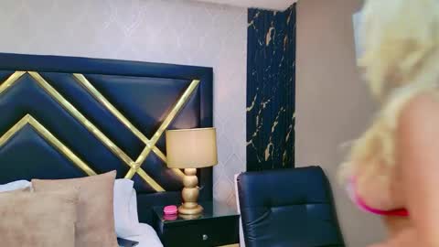 SophieWinslow online show from 04/19/26, 12:04