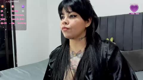 Snapshot of sophieyenki chatting on 01/29/25, 03:33 SOPHIE online show from 01/29/25, 03:33