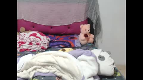 sophiia8 online show from 10/16/25, 11:50