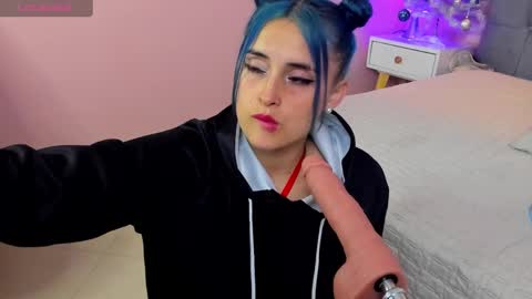 Snapshot of sophiiaamiller chatting on 12/04/24, 07:28 Sophia online show from 12/04/24, 07:28
