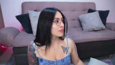 Snapshot of sophiiecums chatting on 07/11/26, 03:53 Sophiie online show from 07/11/26, 03:53