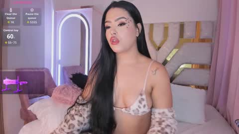 Snapshot of sophy_champagne chatting on 10/27/25, 02:15 sophy  online show from 10/27/25, 02:15