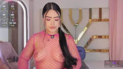 Snapshot of sophy_champagne chatting on 06/16/26, 12:46 sophy online show from 06/16/26, 12:46