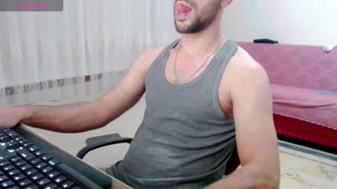 Snapshot of sorrymybadd chatting on 10/14/25, 10:10 luis online show from 10/14/25, 10:10