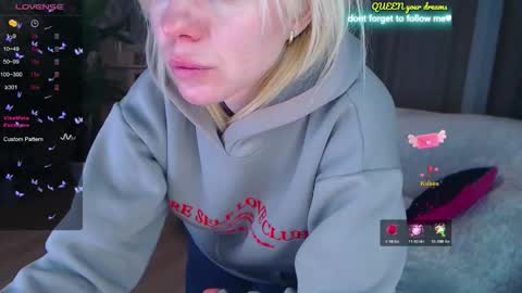 Lisa online show from 12/22/25, 01:02