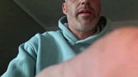 southboy2410 online show from 10/04/25, 04:05