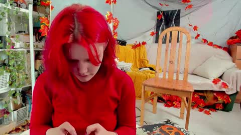 Snapshot of sova_energy chatting on 10/08/25, 08:45 Leah online show from 10/08/25, 08:45