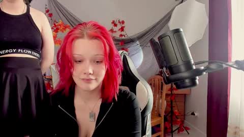 Snapshot of sova_energy chatting on 10/14/25, 10:27 Leah online show from 10/14/25, 10:27