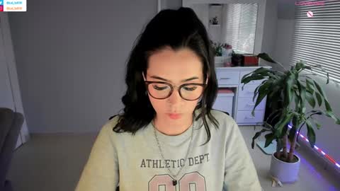 Snapshot of soyabby_ chatting on 01/08/25, 10:16 Luisa online show from 01/08/25, 10:16