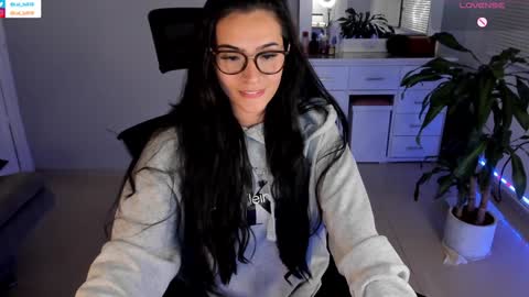 Snapshot of soyabby_ chatting on 01/14/25, 12:43 Luisa online show from 01/14/25, 12:43