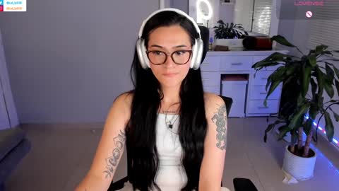 Snapshot of soyabby_ chatting on 01/19/25, 11:43 Luisa online show from 01/19/25, 11:43