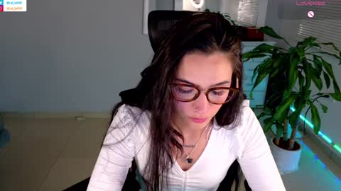 Snapshot of soyabby_ chatting on 01/24/25, 12:09 Luisa online show from 01/24/25, 12:09