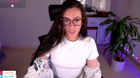 Snapshot of soyabby_ chatting on 01/27/25, 12:43 Luisa online show from 01/27/25, 12:43