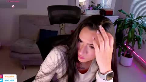 Snapshot of soyabby_ chatting on 02/19/25, 10:53 Luisa online show from 02/19/25, 10:53