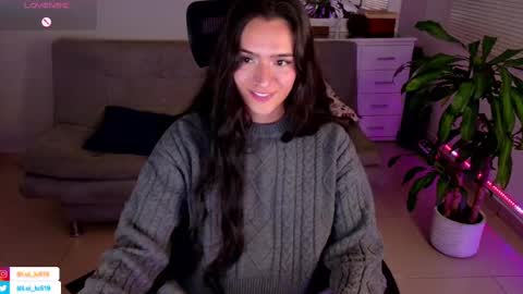 Snapshot of soyabby_ chatting on 02/23/25, 02:29 Luisa online show from 02/23/25, 02:29
