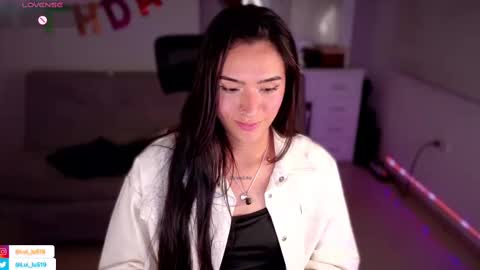 Snapshot of soyabby_ chatting on 03/06/25, 12:21 Luisa online show from 03/06/25, 12:21