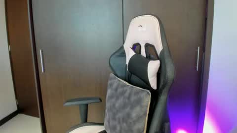 Snapshot of soycinthya_r chatting on 06/27/26, 08:03 CINTHYA online show from 06/27/26, 08:03