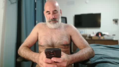 Snapshot of soyelpoti79 chatting on 02/22/25, 01:24 WhiteWolfFL online show from 02/22/25, 01:24