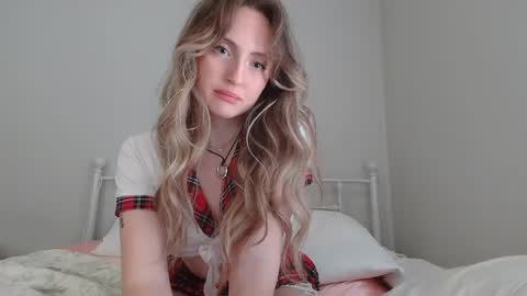 Snapshot of sp8cebunni99 chatting on 09/19/25, 06:30 Margo online show from 09/19/25, 06:30