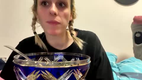 Snapshot of spacegirl42o chatting on 12/26/24, 07:05 Spacegirl online show from 12/26/24, 07:05