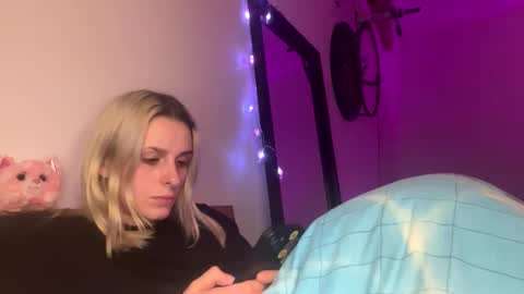 Snapshot of spacegirl42o chatting on 12/28/24, 06:40 Spacegirl online show from 12/28/24, 06:40