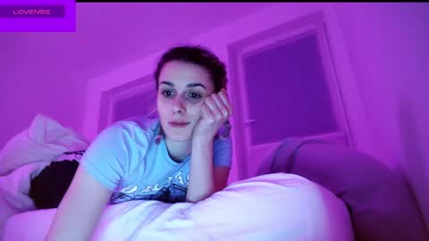 Snapshot of spacegirl42o chatting on 01/28/25, 01:29 Spacegirl online show from 01/28/25, 01:29