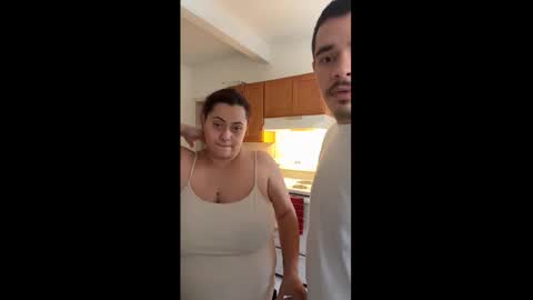 spanishcouple4255 online show from 12/17/25, 04:02