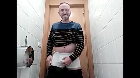 Snapshot of spanishharddick chatting on 09/25/25, 10:52 Manu online show from 09/25/25, 10:52