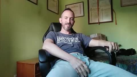 Snapshot of spanishharddick chatting on 10/14/25, 04:19 Manu online show from 10/14/25, 04:19