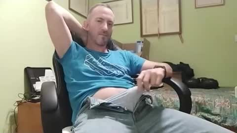 Snapshot of spanishharddick chatting on 11/16/25, 04:23 Manu online show from 11/16/25, 04:23