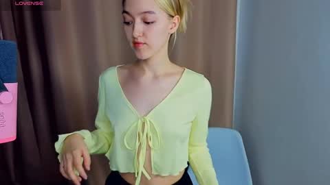 Snapshot of sparkushaa chatting on 04/04/26, 02:54 Mary online show from 04/04/26, 02:54