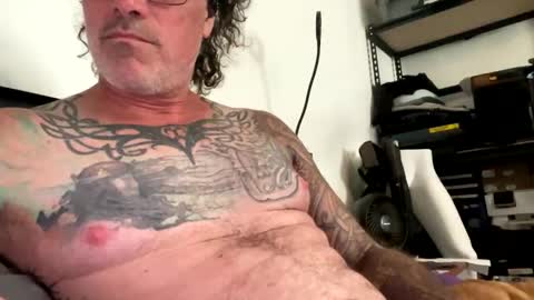 Snapshot of specter1972 chatting on 05/03/26, 04:57 specter1972 online show from 05/03/26, 04:57