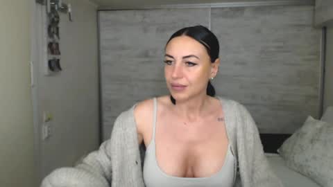 Snapshot of spicemint chatting on 05/13/26, 02:36 Carla online show from 05/13/26, 02:36