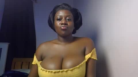 Snapshot of spicy_cherrie chatting on 05/26/26, 06:59 cherrie online show from 05/26/26, 06:59