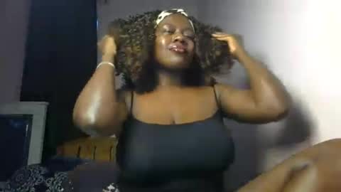 Snapshot of spicy_cherrie chatting on 06/22/26, 01:52 cherrie online show from 06/22/26, 01:52