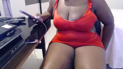 Snapshot of spicychocolatestrawberry chatting on 05/27/26, 06:27 SPICYCHOCSTRAW online show from 05/27/26, 06:27