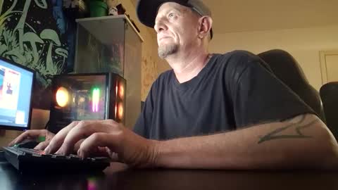 Snapshot of spicyfox420 chatting on 10/08/25, 10:35 SpicyFox420 online show from 10/08/25, 10:35