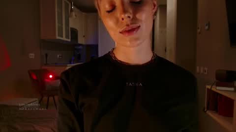 Snapshot of spiklencii chatting on 11/10/25, 02:38 Elizabeth online show from 11/10/25, 02:38