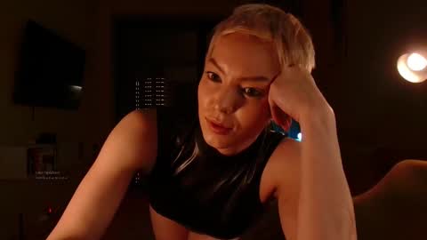 Snapshot of spiklencii chatting on 12/15/25, 03:38 Elizabeth online show from 12/15/25, 03:38