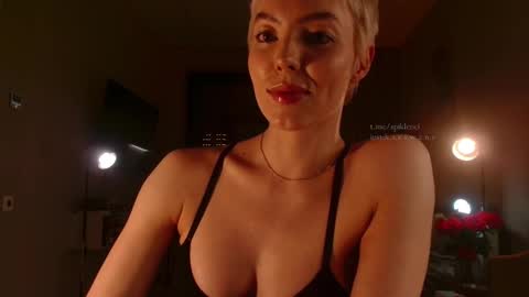 Snapshot of spiklencii chatting on 02/17/26, 05:08 Elizabeth online show from 02/17/26, 05:08