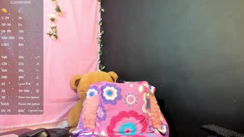 Snapshot of split_girl chatting on 10/08/25, 10:07 EMMA online show from 10/08/25, 10:07
