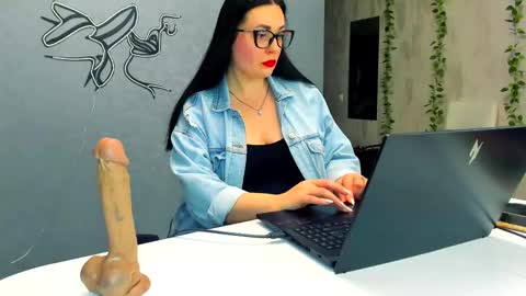 Lilith online show from 01/18/26, 09:18