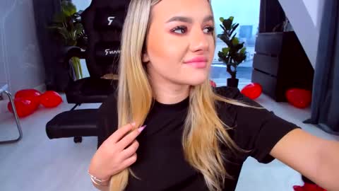 Anna online show from 03/01/25, 12:23