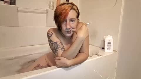 Snapshot of spookyqueen69 chatting on 10/26/25, 12:49 Kova online show from 10/26/25, 12:49