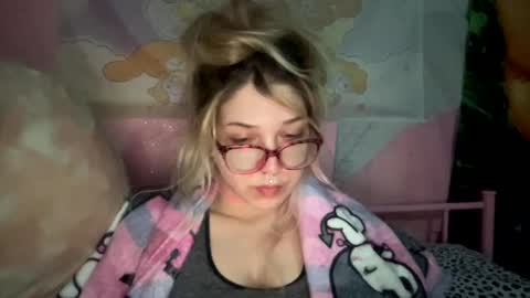 Snapshot of spookysanrihoe chatting on 03/07/25, 05:29 Pixie online show from 03/07/25, 05:29